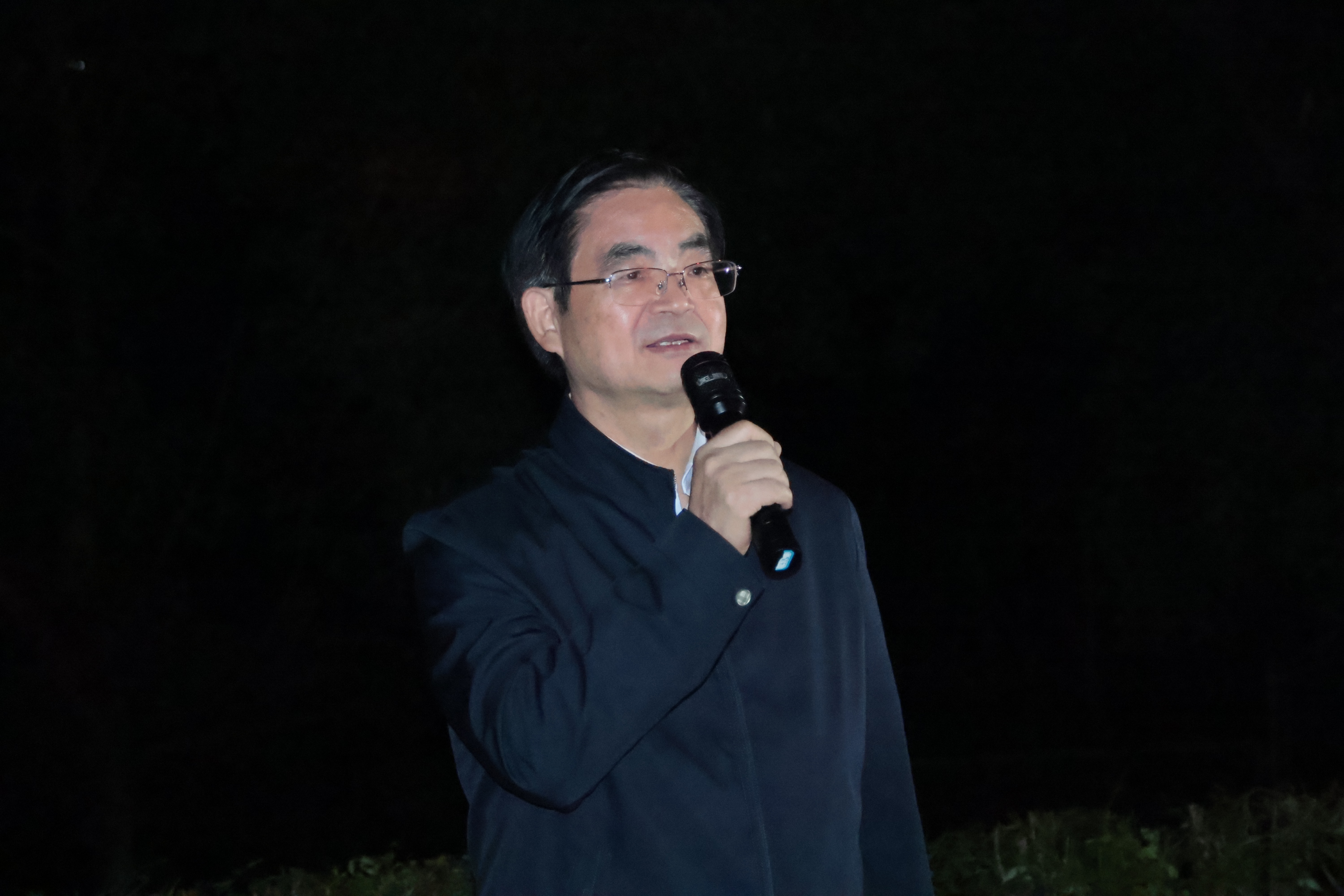 李校讲话.jpg