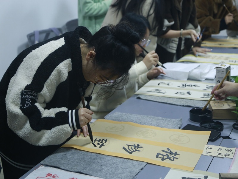 yAiq_1703039483961078693.jpg 12.15“学在重外”主题书法比赛13.jpg
