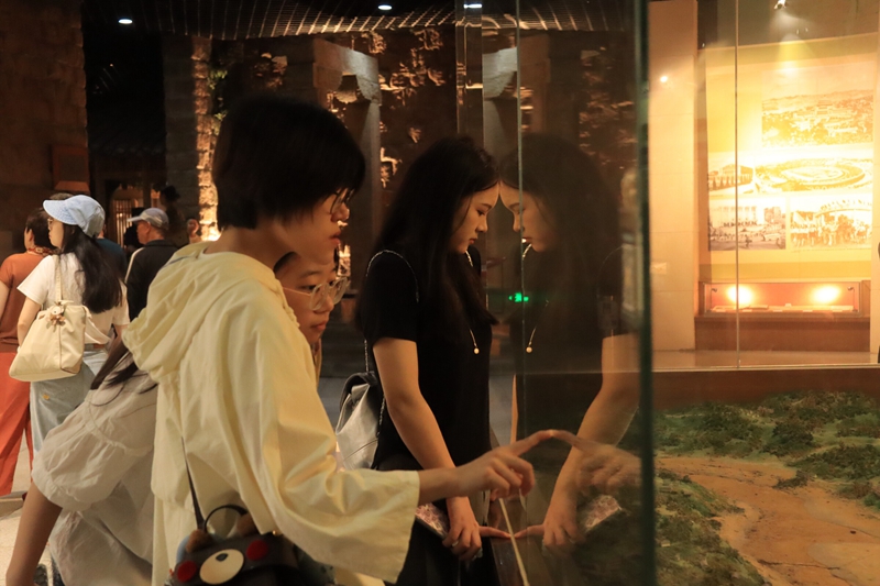 ydNK_1715741007960092242.jpg 5.14教学实践周|探寻博物馆,学史增信 (8).jpg
