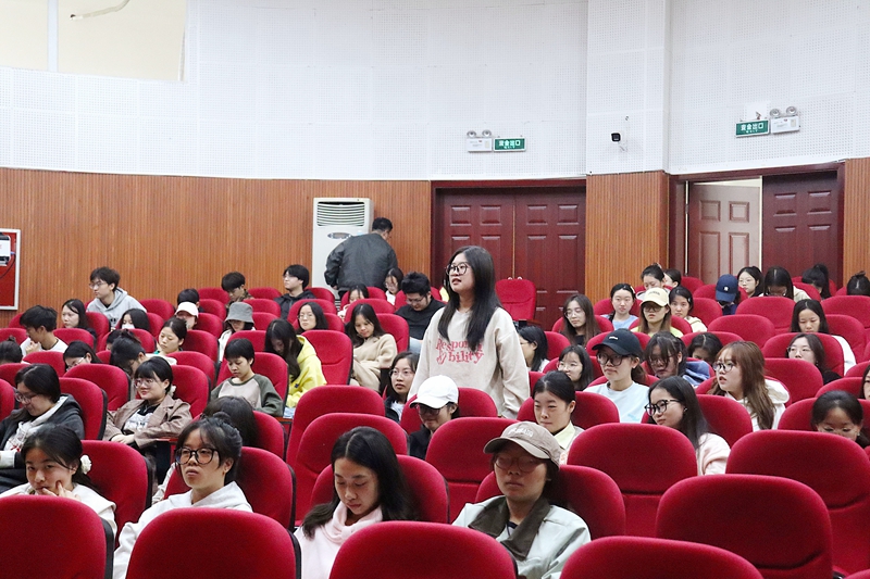 eKCS_1730944711324091396.jpg 11.1中文大讲堂第三十七讲 专业标准视域下的中华才艺类课程建设与设计 (3).jpg