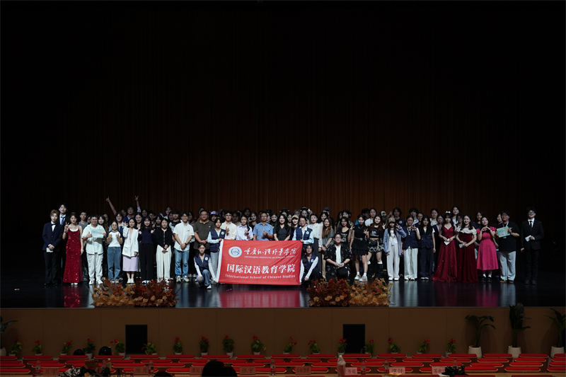 EKpk_1759224002809090215.jpg 9.28新生才艺秀暨迎新晚会|汉韵承新,艺展芳华 (23).jpg