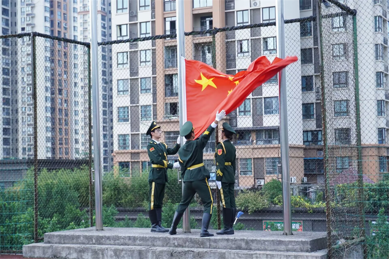 rpZt_1759225675266065363.jpg 9.29升旗仪式|国旗下青春筑梦,歌声中礼赞祖国 (7).jpg