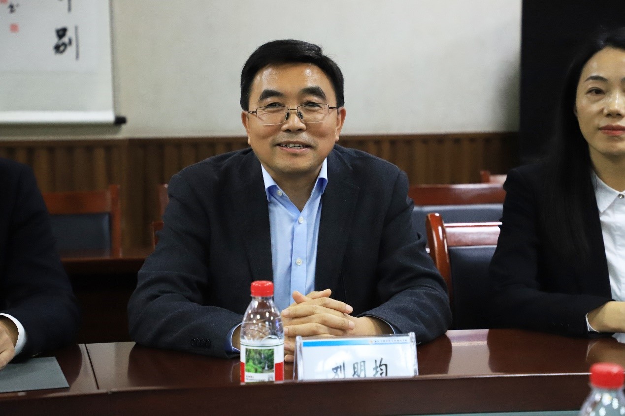 sTQO_1762850466873094285.jpg 图片2.jpg