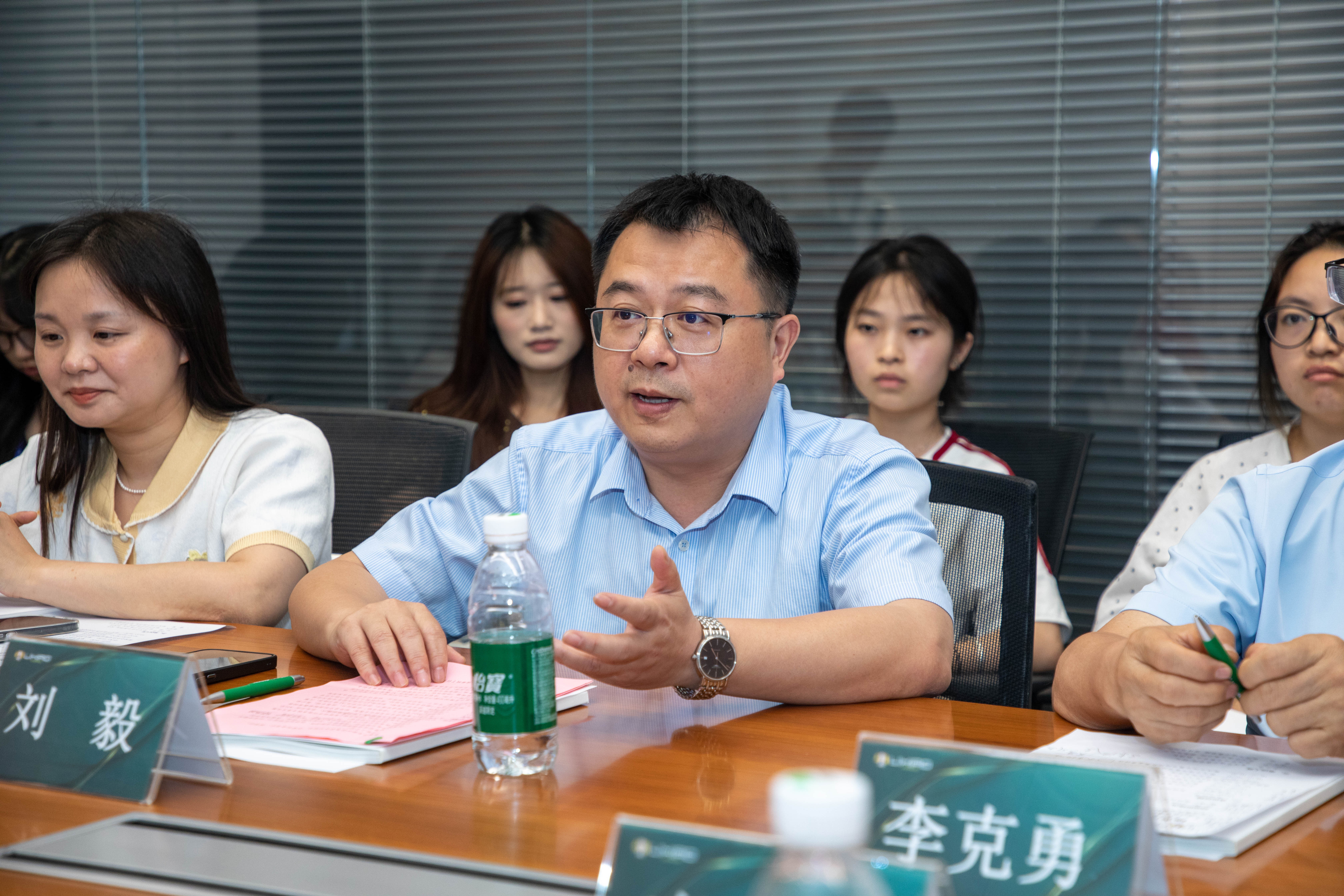 刘校.jpg