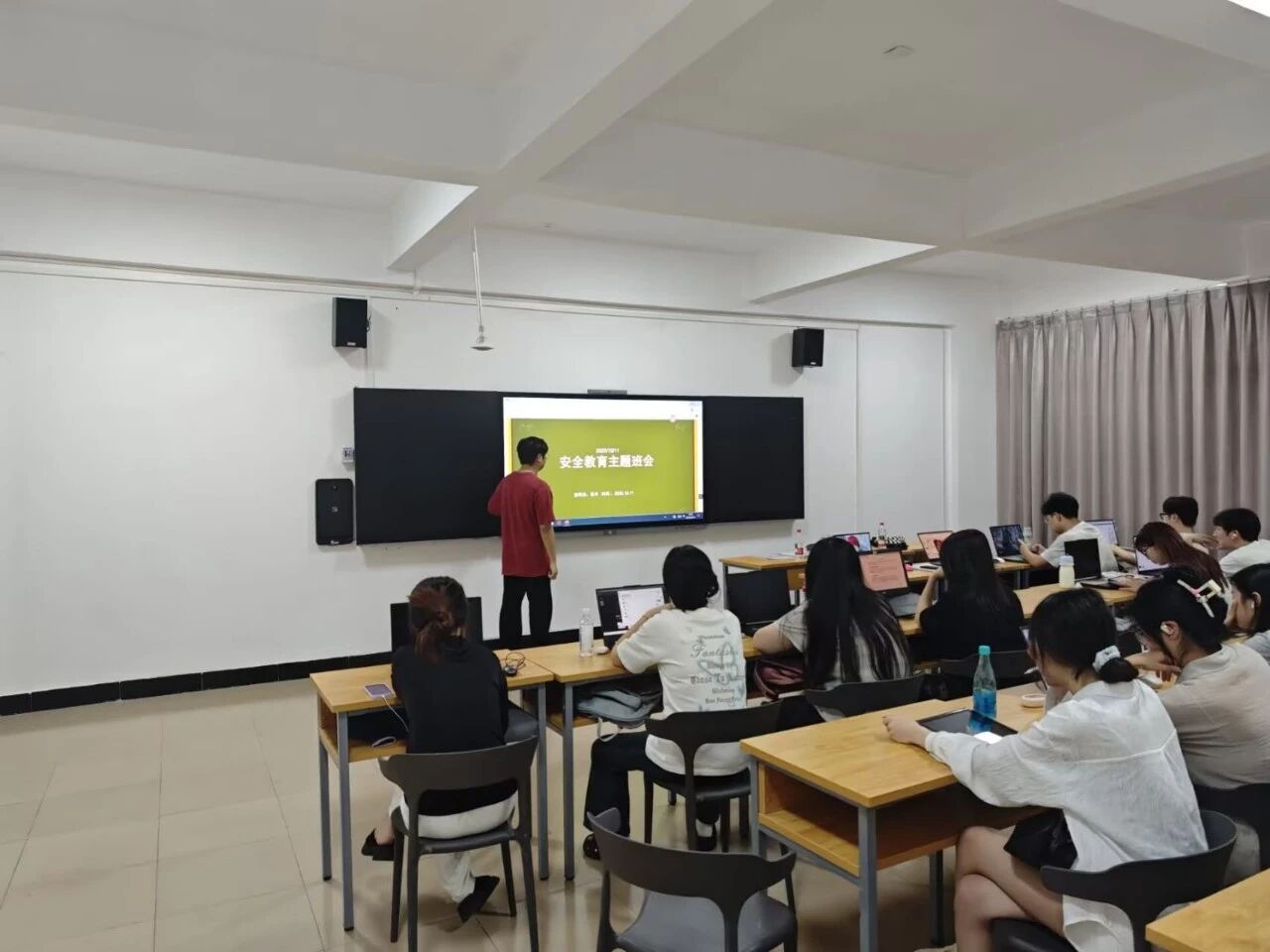 qiyU_1761534535396065527.jpg 3.jpg