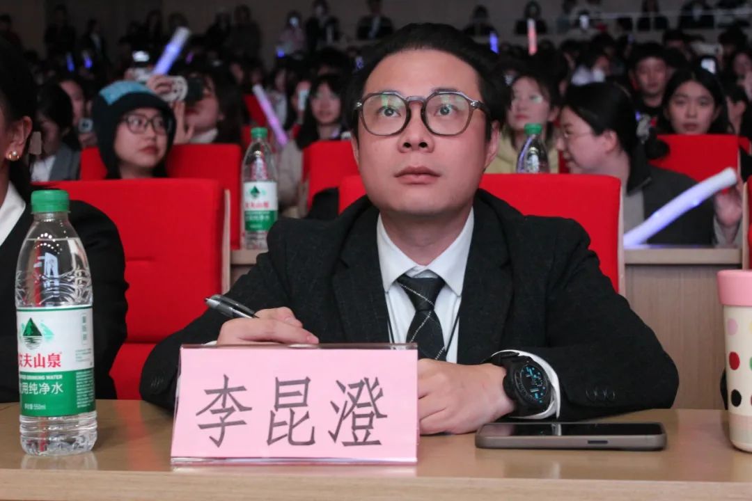 qtKH_1732626278831060839.jpg 640.jpg