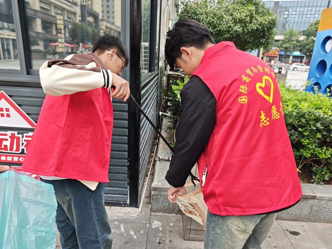 CLYy_1763459638448086362.jpg
