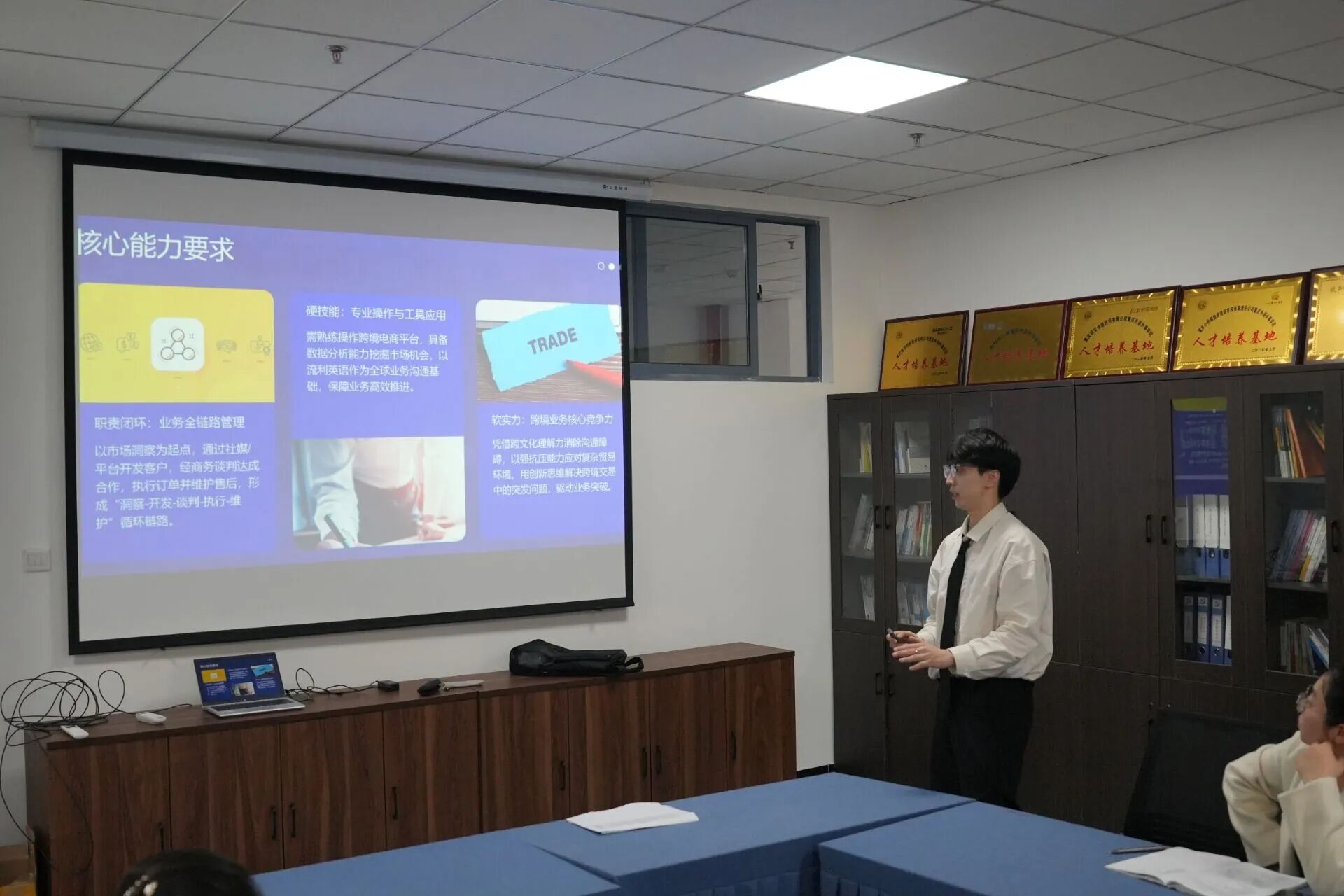 kuBv_1764671043110083310.jpg