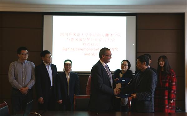 1450253322696856.jpg 德国慕尼黑应用语言大学签约仪式 (3).jpg