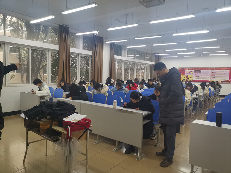 1641604510350493.jpg 岳书记_副本.jpg