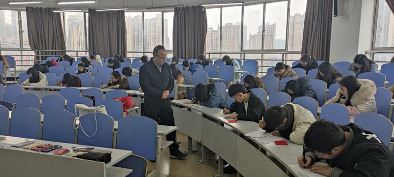 王青校长_副本.jpg