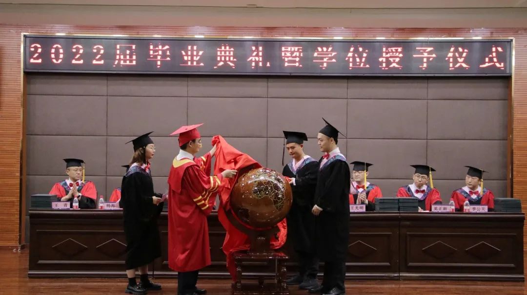 毕业生代表.jpg